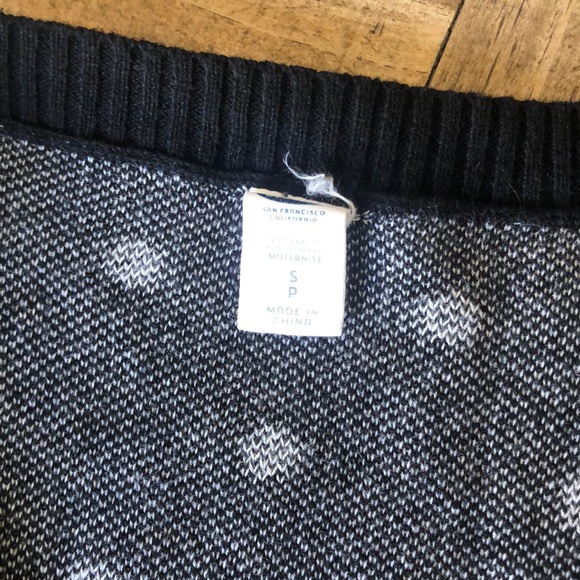 Old Navy Maternity Sweater - Picture 6 of 7